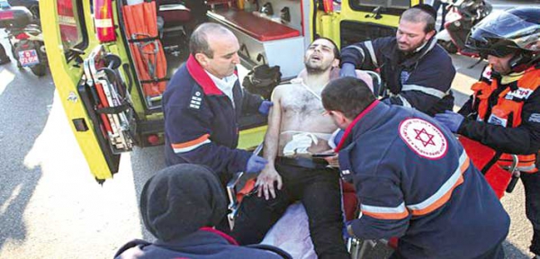 فلسطيني يطعن 12 إسرائيليا قبل اعتقاله