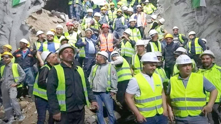 عمال "كوسيدار" ينجحون في فتح الرواق الأيسر