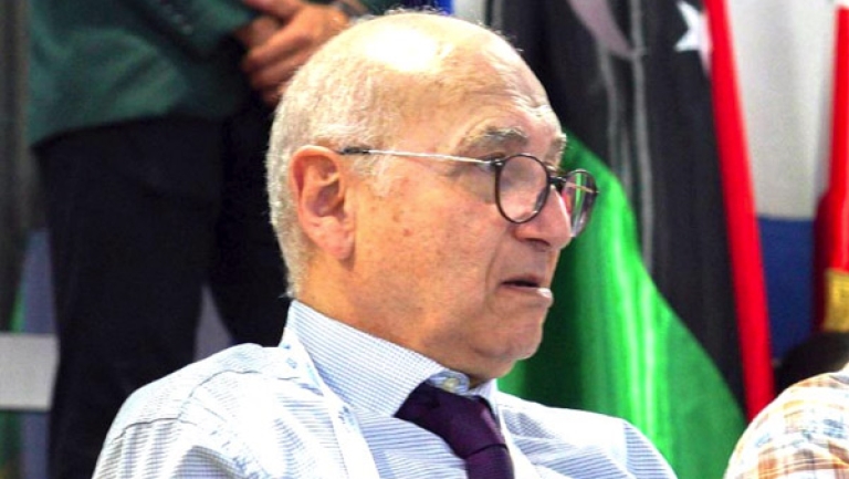 درواز يعبر عن حسرته