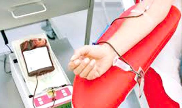 جمع 4 آلاف كيس من الدم