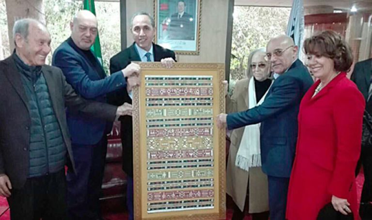 إهداء مكتبة علي كافي الخاصة إلى المكتبة الوطنية الجزائرية