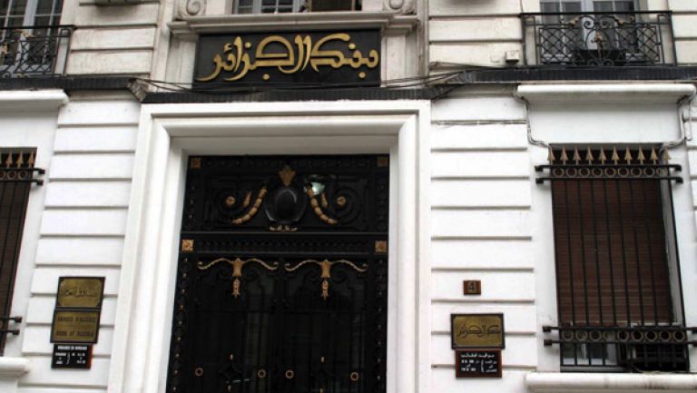 فتح رأس مال المؤسسات العمومية والبنوك غير معني بقاعدة 51 / 49