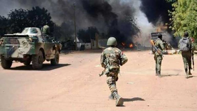 مقتل 24 عسكريا ماليا في شمال البلاد
