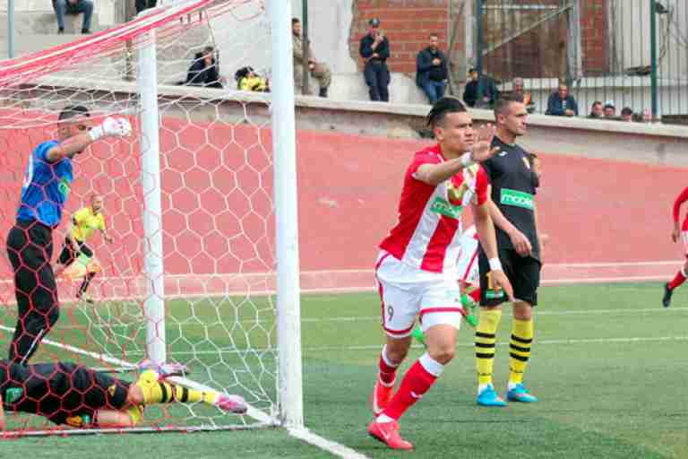 مشاركة اللاعب حامية في النهائي بيد الطاقم الفني