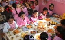 مطاعم مدرسية بالعاصمة تقدم وجبات باردة 