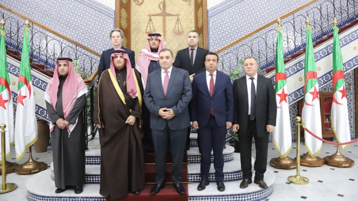 استعراض فرص التعاون وتبادل الخبرات في المجال المؤسساتي