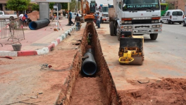 تهيئة الطريق وتوفير الصرف الصحي مشاريع مستعجلة