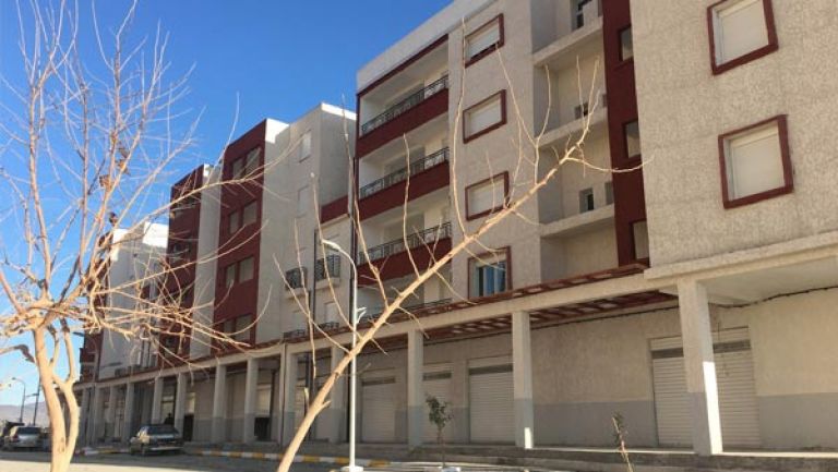 مكتتبو "عدل" يخرجون في مسيرة بوهران