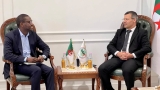 المدير العام للوكالة الجزائرية لترقية الاستثمار، عمر ركاش- الممثل الإقليمي لمنطقة المغرب العربي والساحل بالوكالة الدولية لضمان الاستثمار "ميغا"، التابعة لمجموعة البنك الدولي، شيخ تيديان دياني