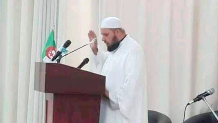 شراء الدخان والعمالة وعدم السماح بالزواج.. من أوجه عقوق الآباء لأبنائهم