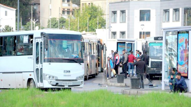 السكان يطالبون بحافلات النقل العمومي