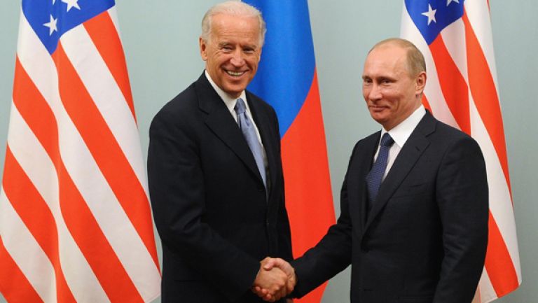 الرئيس الأمريكي يعرب عن أمله في لقاء نظيره الروسي
