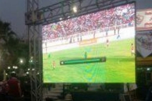 شاشات عملاقة لمتابعة مباريات المنتخب الوطني