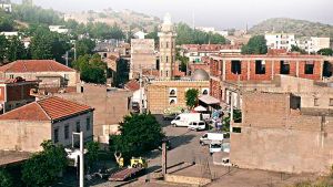 سكان عين الكحلة يطالبون بالتنمية