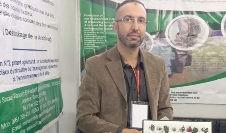 حولنا الفضة الموجودة بالأشعة الطبية إلى حلي