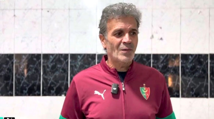 خالد بن يحي يشكر لاعبيه ويرفض الاحتفال المبكر