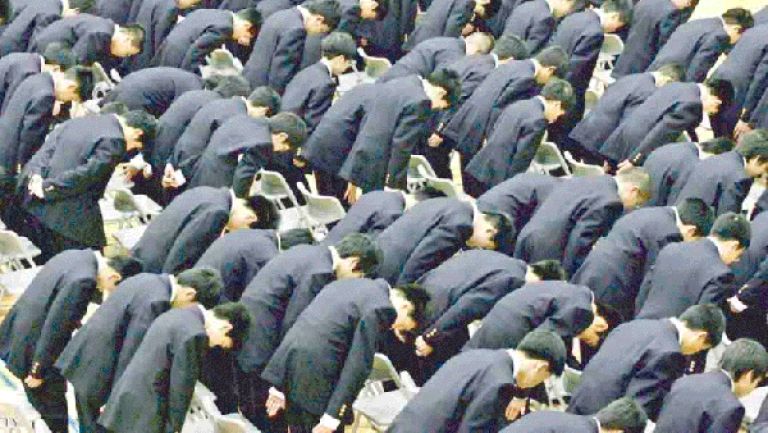رقم "مفزع" لظاهرة "انتحار الطلبة" باليابان