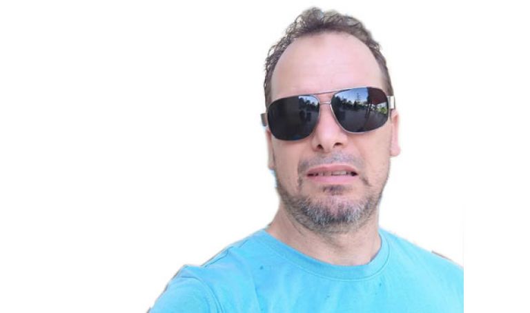 أنا مستقيل من منصبي بسبب المدرب