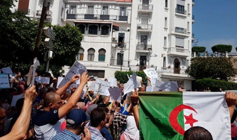 مكتتبو "أل بي بي" في ثالث احتجاج أمام وزارة السكن