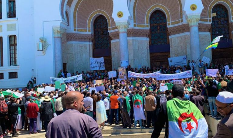 دعم مطلق لمطالب الحراك الشعبي