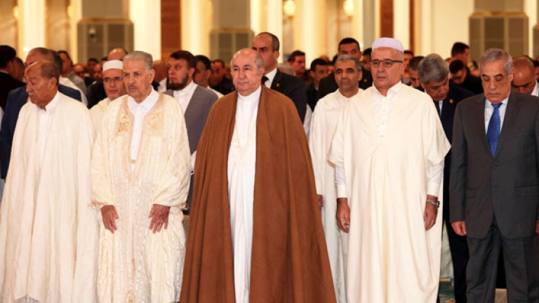 رئيس الجمهورية يؤدي صلاة عيد الفطر بجامع الجزائر