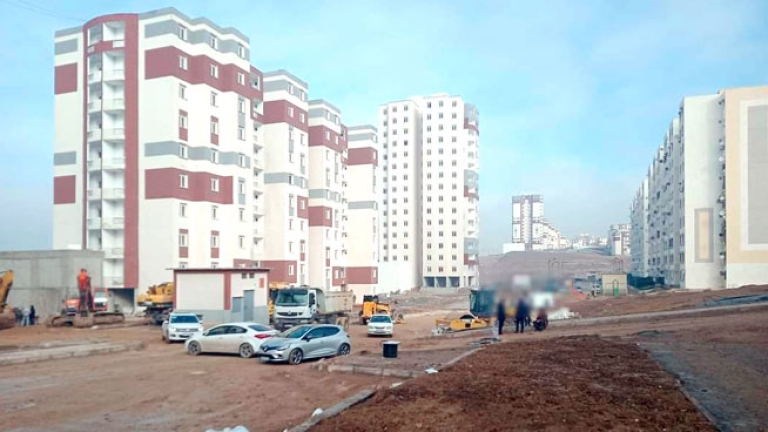 المقاولون يطالبون بأموالهم وصاحب المشروع يعد بالتسوية