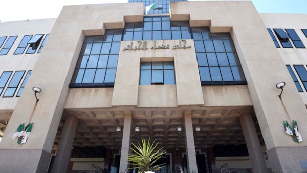 محاربة "الحوت الكبير" متواصلة