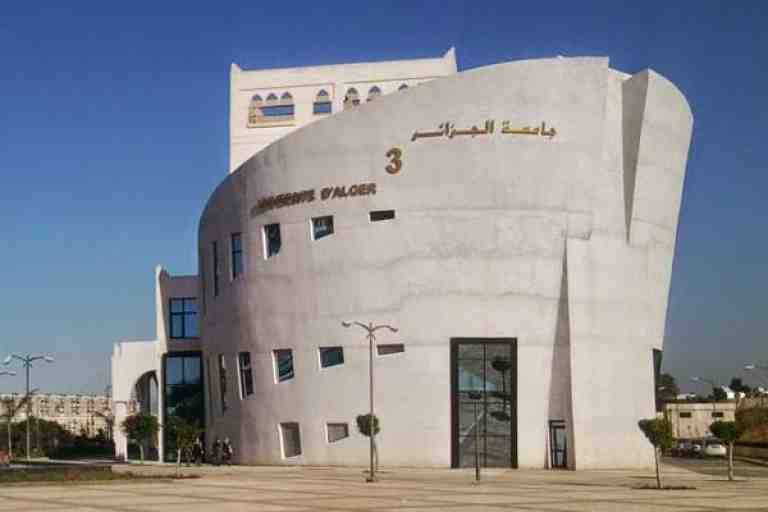 تسليم الشهادات النهائية عبر الأنترنت