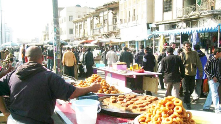 مختصون يحذّرون من الحلويات المعروضة على الأرصفة