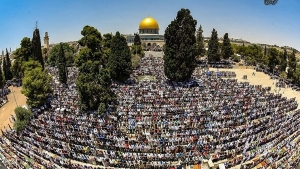 125 ألف فلسطيني يؤدون صلاة الجمعة في المسجد الأقصى