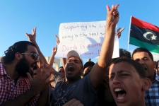 الجزائر تدين وتدعو إلى تغليب لغة الحوار