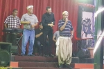 خواص ينظمون سهرات الكوميديا