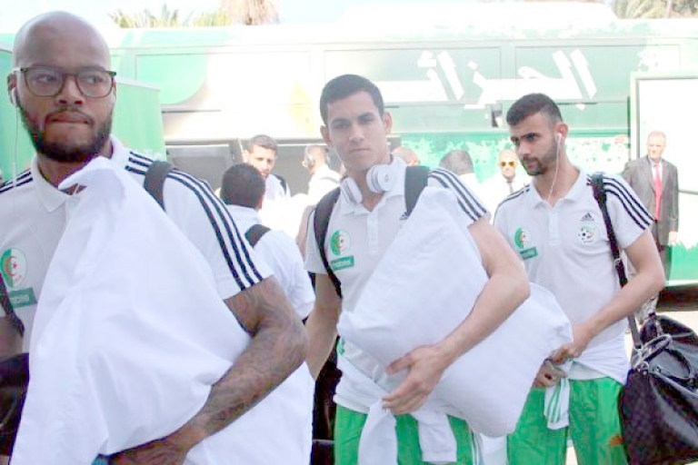 أعوان الأمن، أطقم فنية ومدعوو روراوة في رحلة خاصة