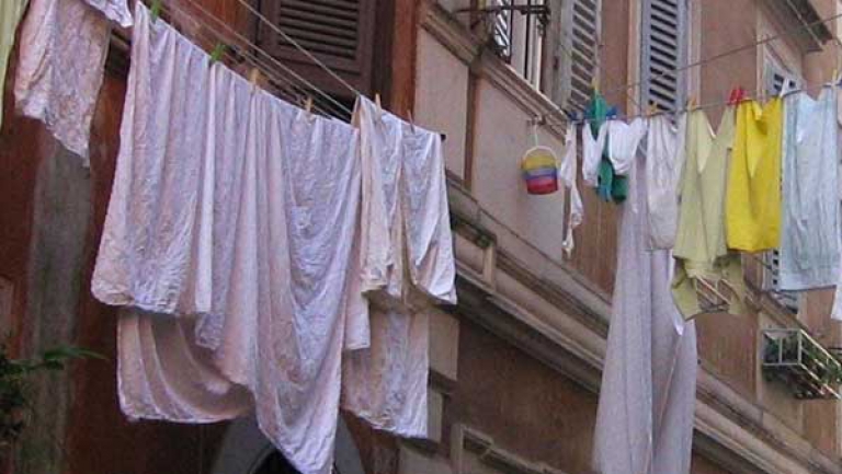 حملة ضد نشر الملابس على الشرفات بالعاصمة