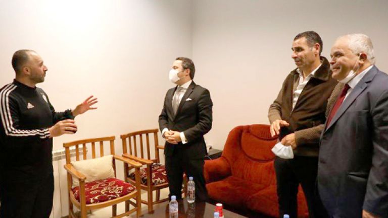 خالدي يزور المنتخب الوطني لكرة القدم