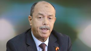 استرجاع الأموال المنهوبة وتسليم المجرمين دون شروط