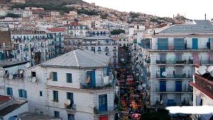 قاطنو الضيق يطالبون بالإفراج عن قوائم السكن