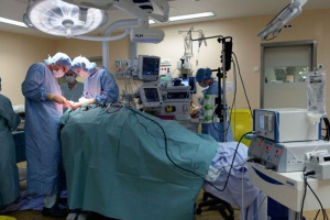 إجراء 10 عمليات لزرع القرنية بمستشفى وهران