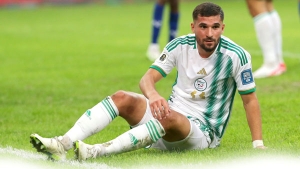 الدولي الجزائري حسام عوار