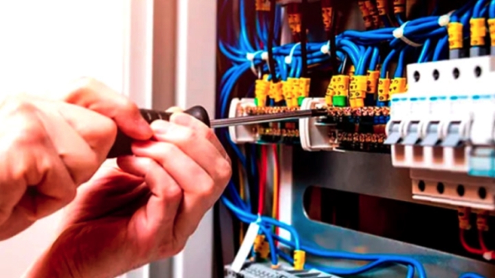 خسائر بالملايين جراء الاعتداءات على شبكتي الكهرباء والغاز