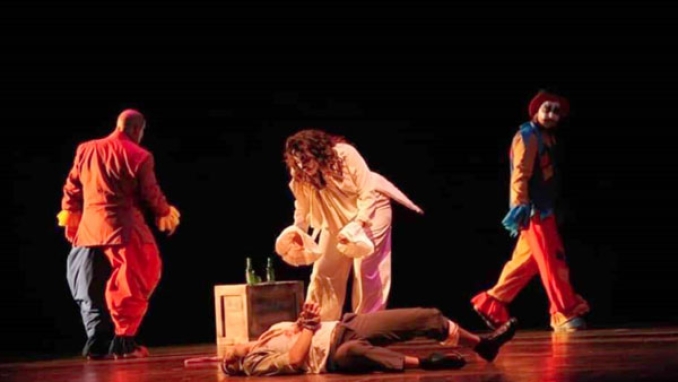 &quot;تراب الجنون&quot; و&quot;استراحة المهرجين&quot; تخوضان في همجية فرنسا الاستعمارية