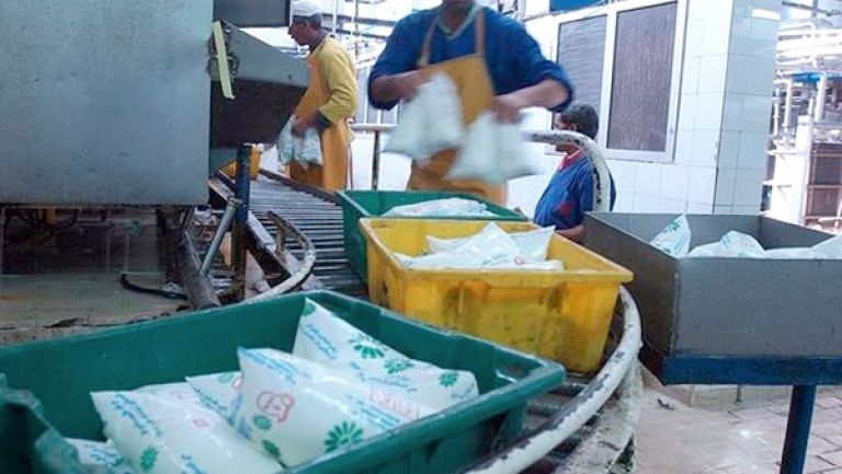 طوابير طويلة بمصنع الحليب ببئر خادم