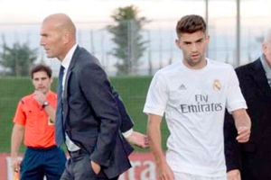 زيدان ينضم لقائمة "آباء ومدربون"