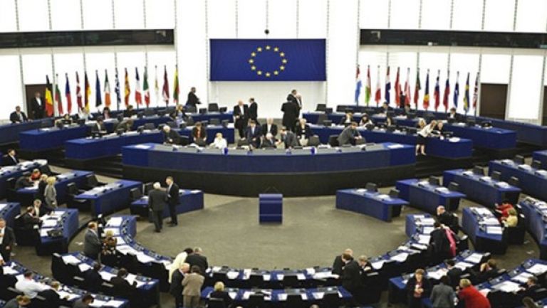 نائب أوروبية تندد بسياسة المفوضية الأوروبية
