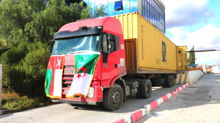 تصدير أول شحنة من المواد الصيدلانية إلى الصين وسلطنة عمان