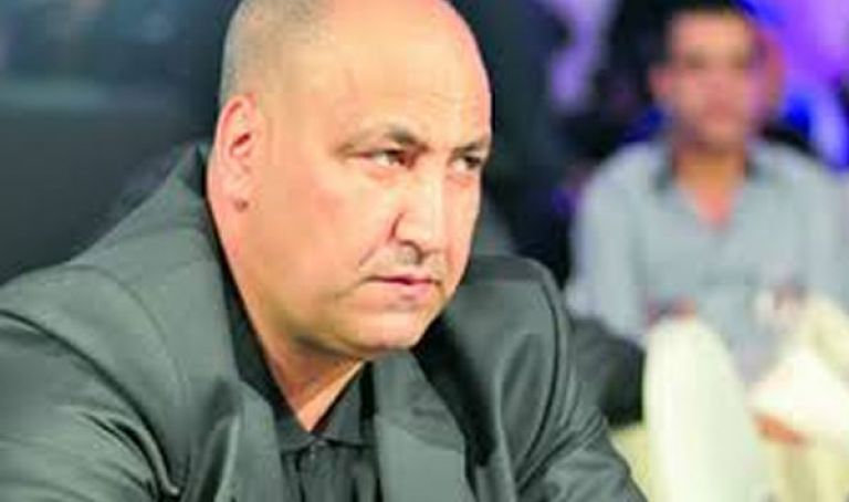 حمّار يقرر رمي المنشفة