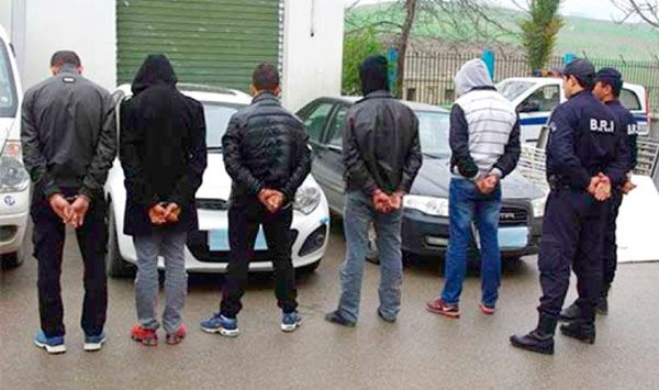 توقيف خمسة أشخاص بتهمة السرقة