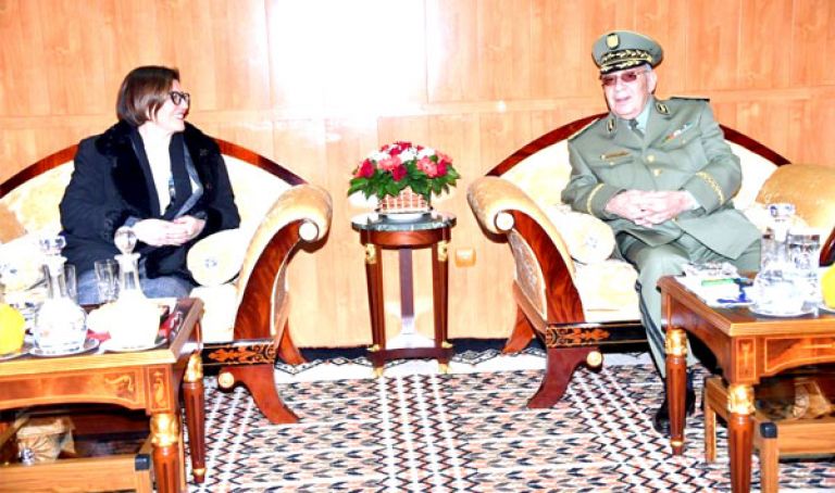 قايد صالح يستقبل وزيرة الدفاع الإيطالية