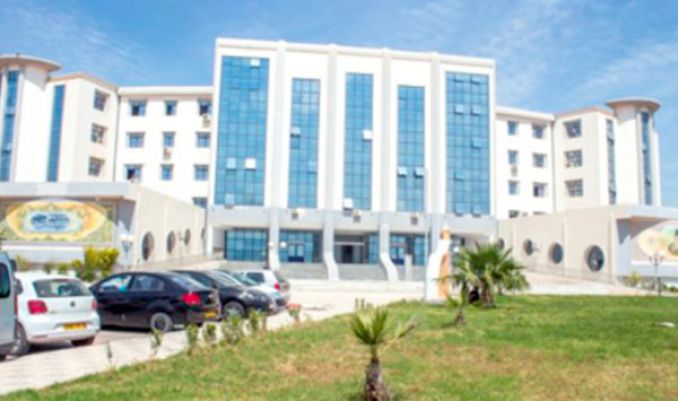 جامعة البليدة 2 تحتفل بيوم العلم