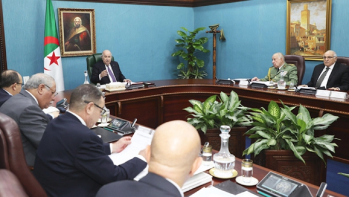 متابعة الوضع الأمني داخل الوطن وعلى الحدود